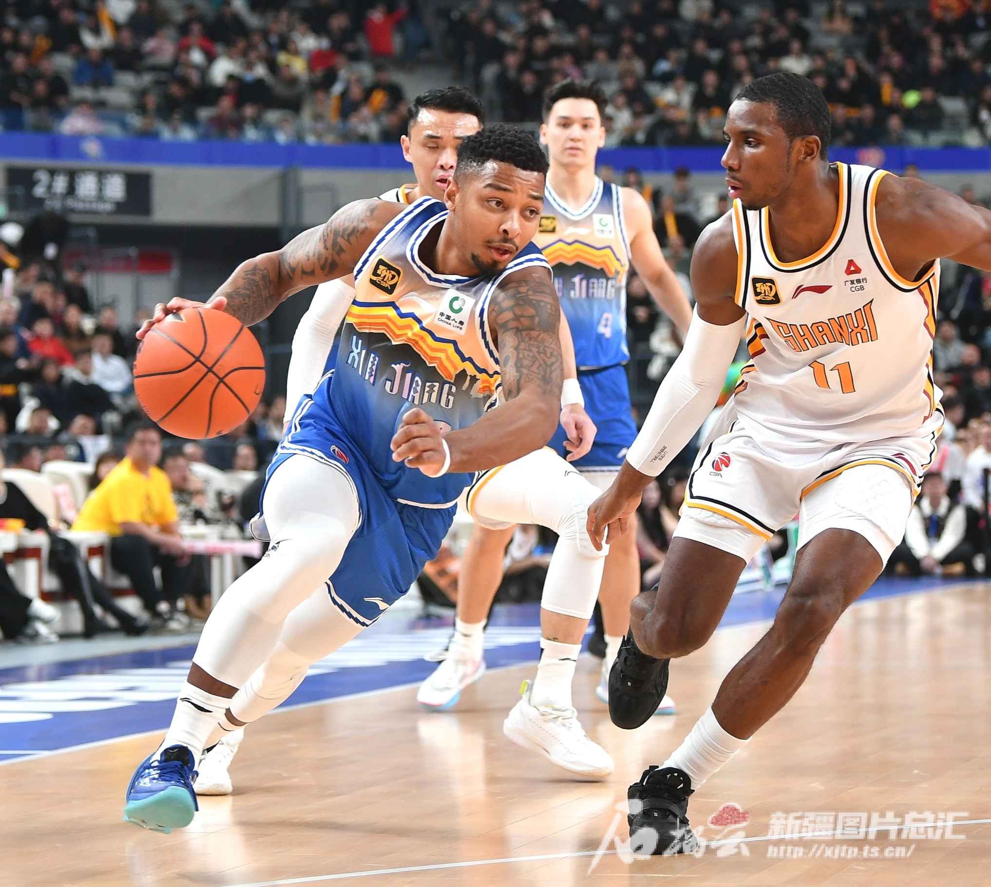 包含新疆男篮遭遇两连败，士气受到打击的词条