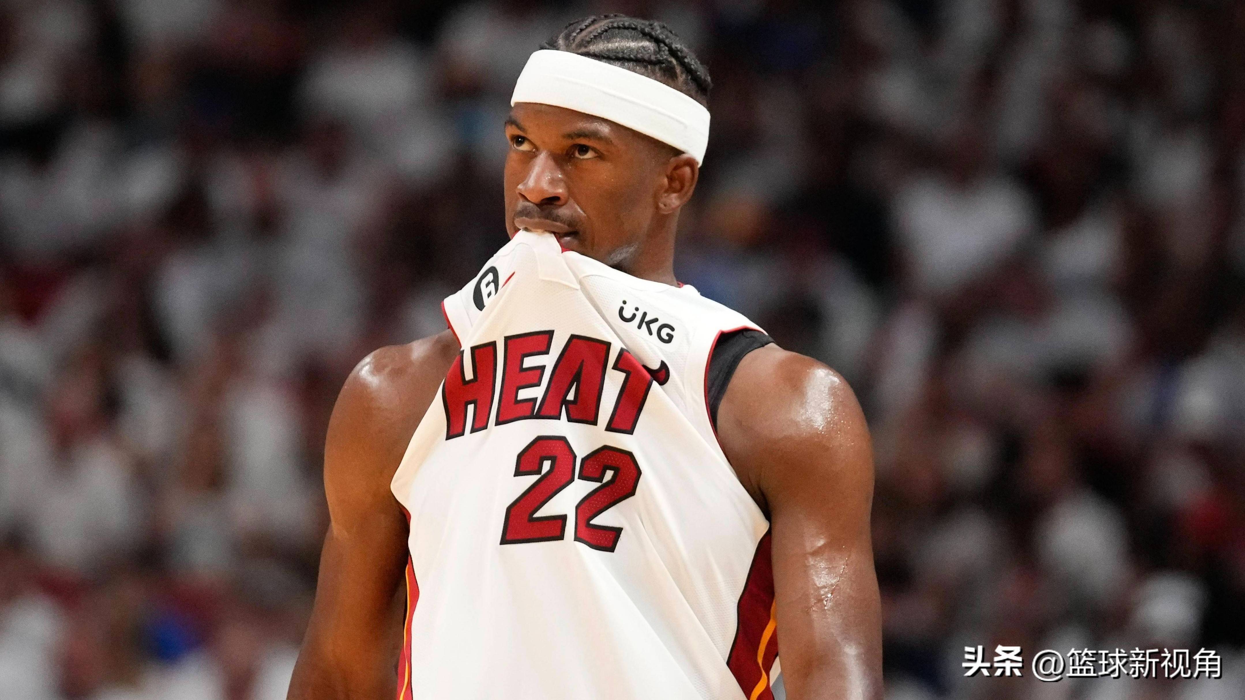 巴特勒绝杀时刻,引发争议点燃赛场,猛龙迎来胜利!