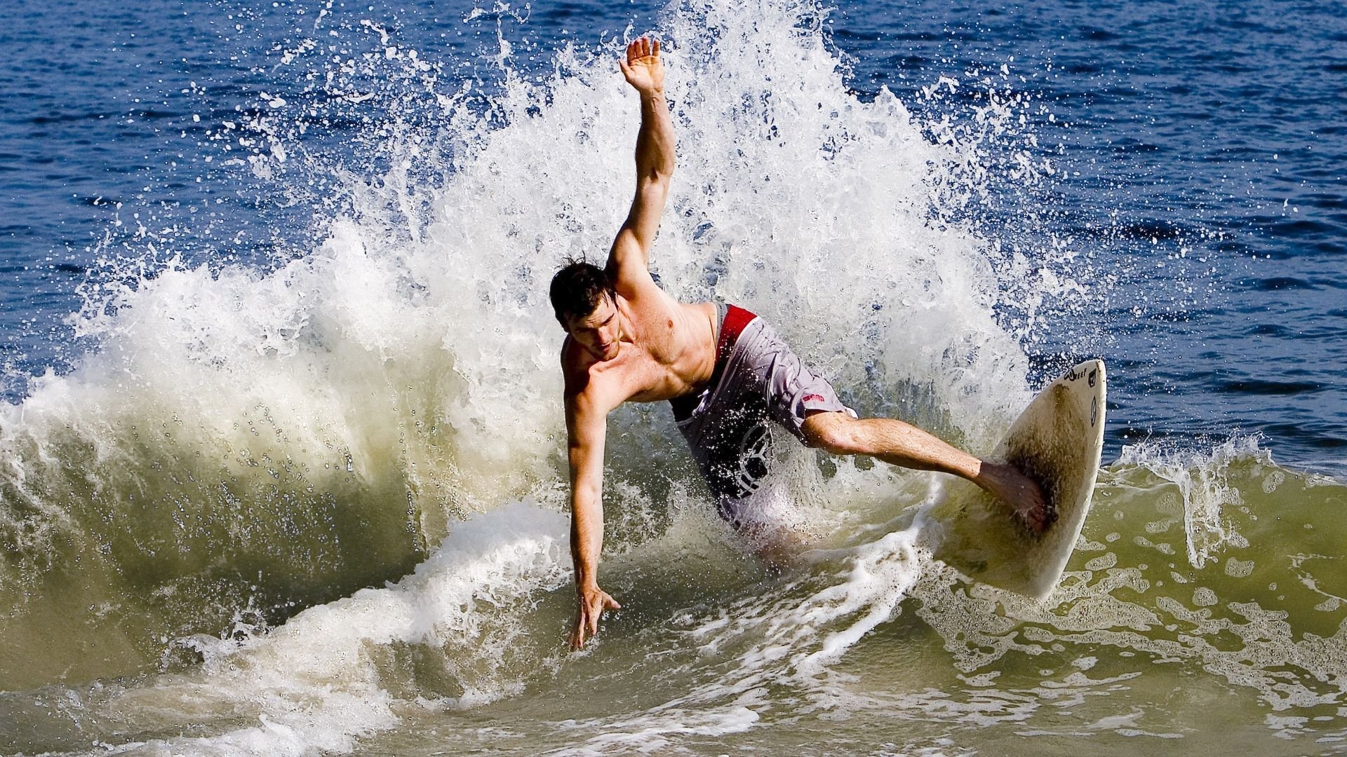 G2引发争议！，穆古鲁扎官方宣布领先优势明显新规观众掌声雷动